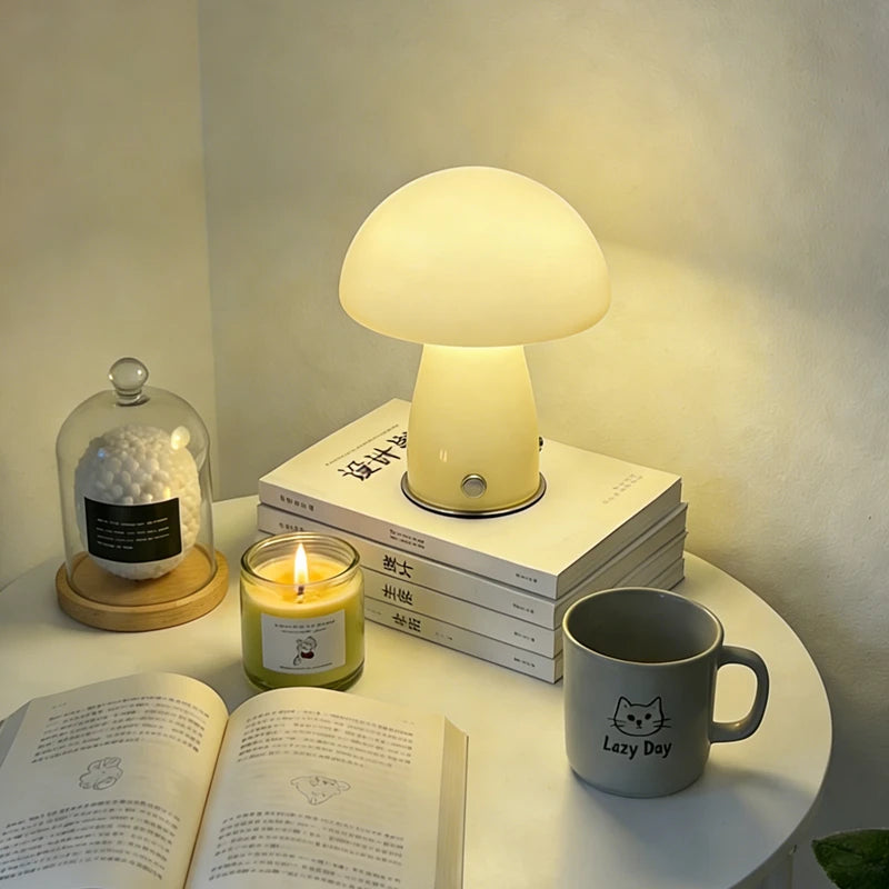 Bauhaus Mid-Century Mushroom Table Lamp Nordic Ins Girls Style High-End Glass Ambient Light for Homestay Showroom Living Room