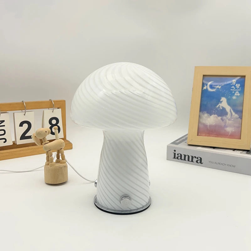 Bauhaus Mid-Century Mushroom Table Lamp Nordic Ins Girls Style High-End Glass Ambient Light for Homestay Showroom Living Room