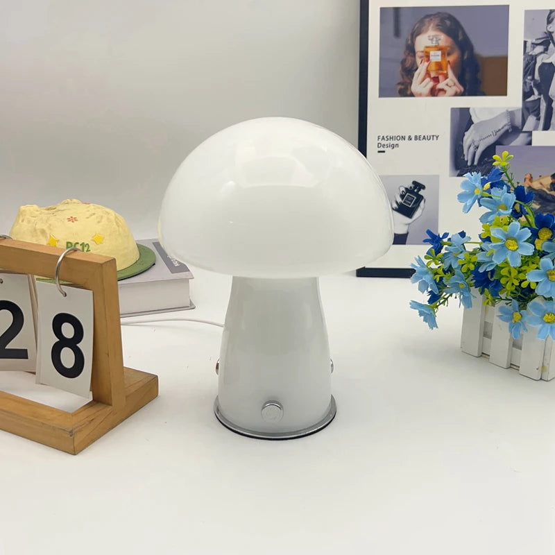 Bauhaus Mid-Century Mushroom Table Lamp Nordic Ins Girls Style High-End Glass Ambient Light for Homestay Showroom Living Room