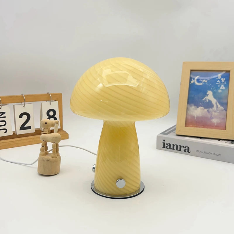 Bauhaus Mid-Century Mushroom Table Lamp Nordic Ins Girls Style High-End Glass Ambient Light for Homestay Showroom Living Room