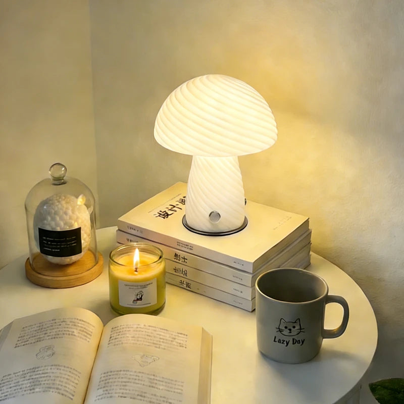 Bauhaus Mid-Century Mushroom Table Lamp Nordic Ins Girls Style High-End Glass Ambient Light for Homestay Showroom Living Room