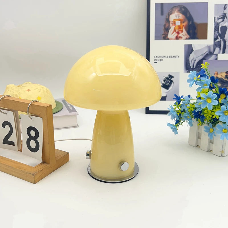 Bauhaus Mid-Century Mushroom Table Lamp Nordic Ins Girls Style High-End Glass Ambient Light for Homestay Showroom Living Room